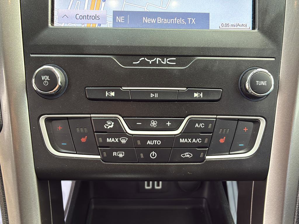 Used 2020 Ford Fusion SE image 29