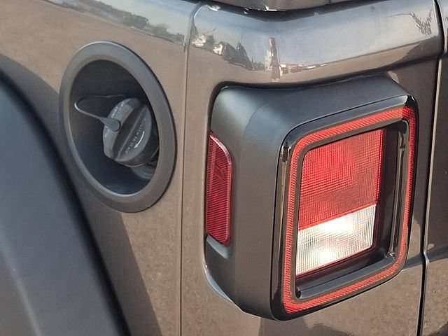 Used 2021 Jeep Wrangler Sport AWD/4WD image 30