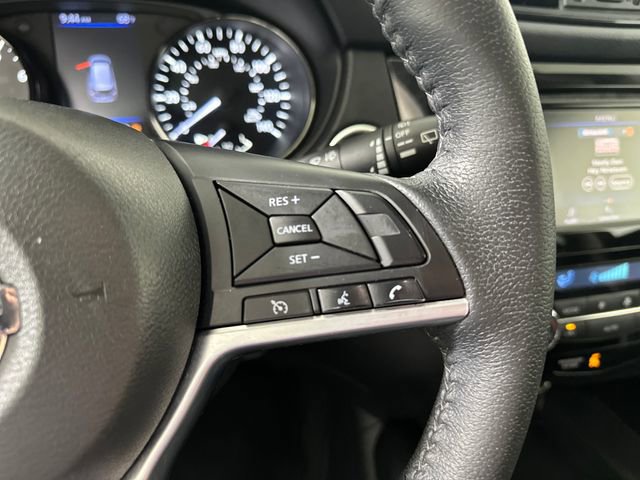 Used 2020 Nissan Rogue SV AWD/4WD image 16