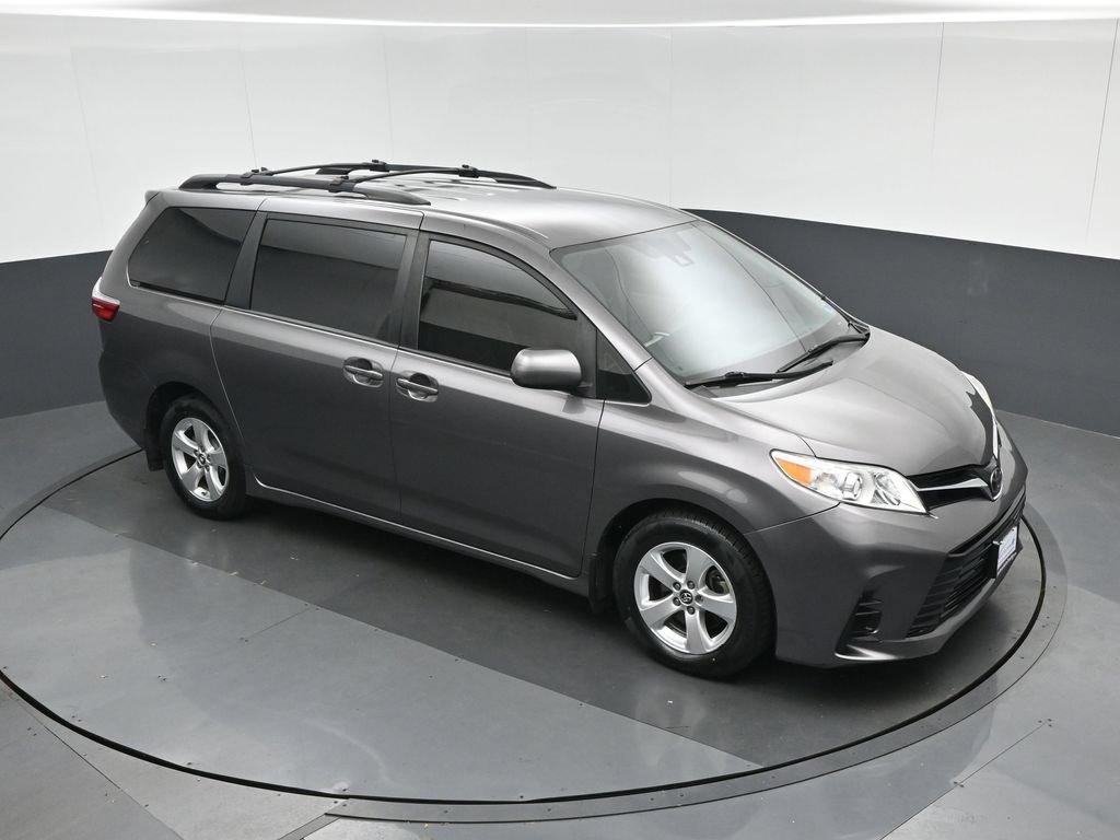 Used 2018 Toyota Sienna LE w/ Carpet Mat Package FWD image 65