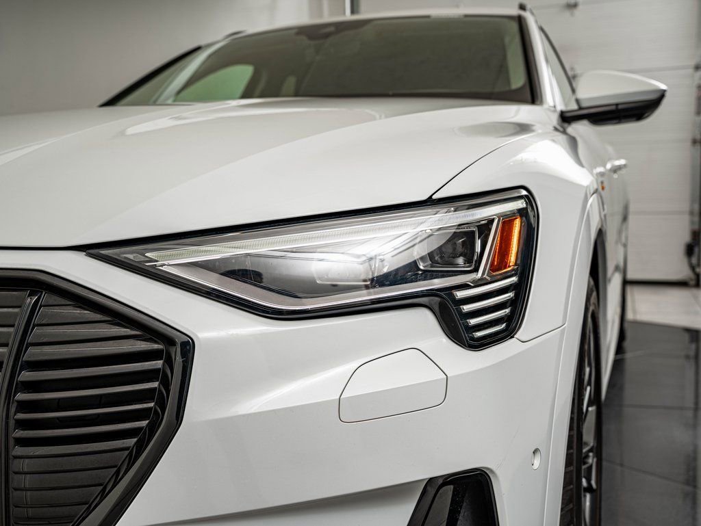 Used 2021 Audi e-tron Premium w/ Convenience Plus Package AWD/4WD image 17