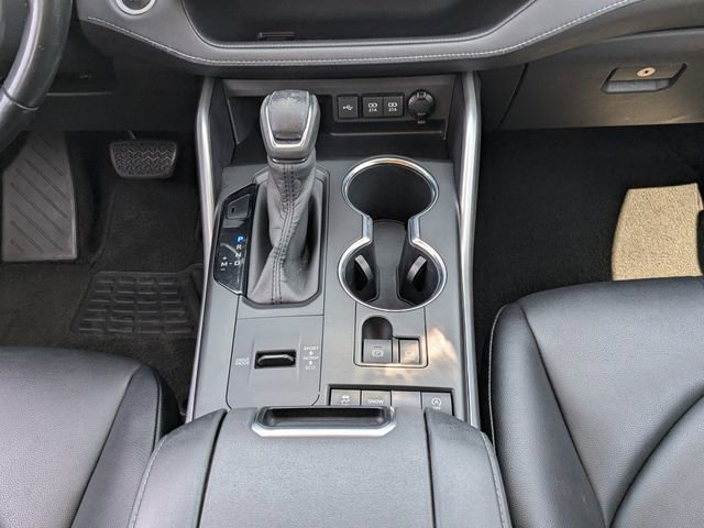 Used 2020 Toyota Highlander XLE image 18