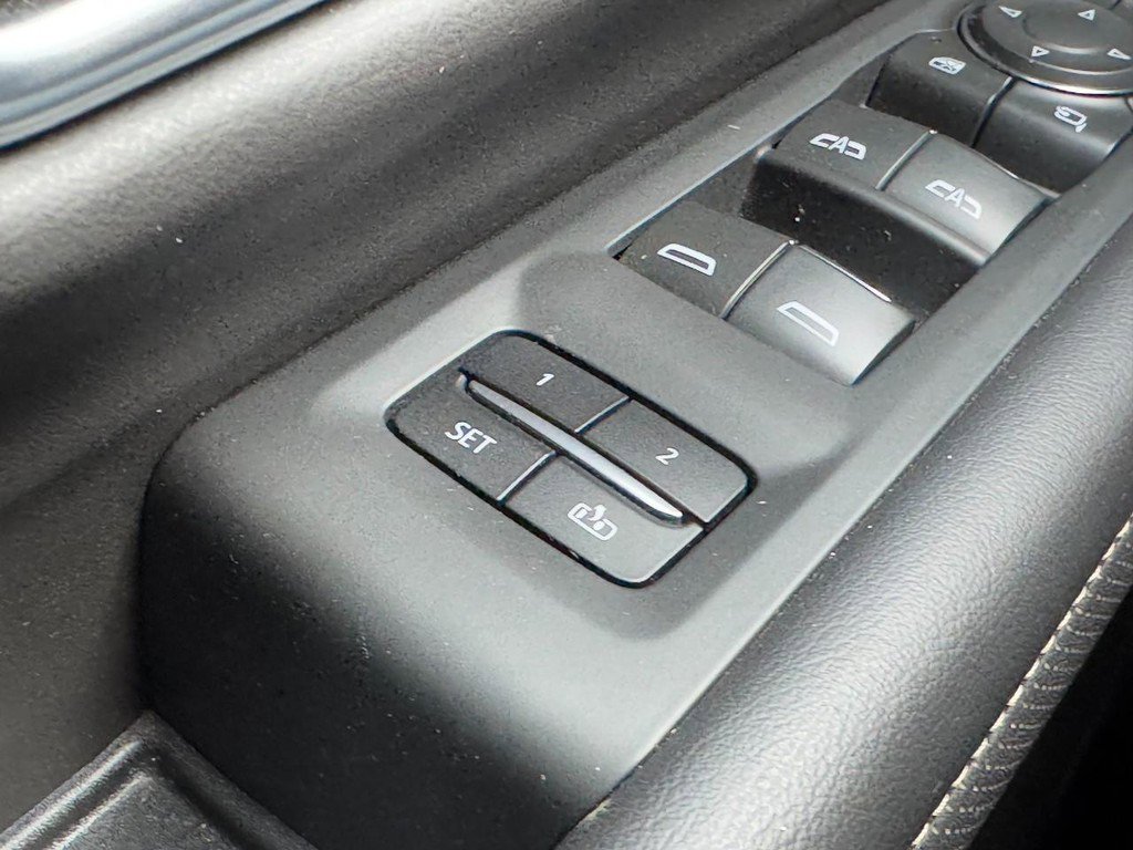 Used 2021 Chevrolet Suburban Premier w/ Premium Package image 18