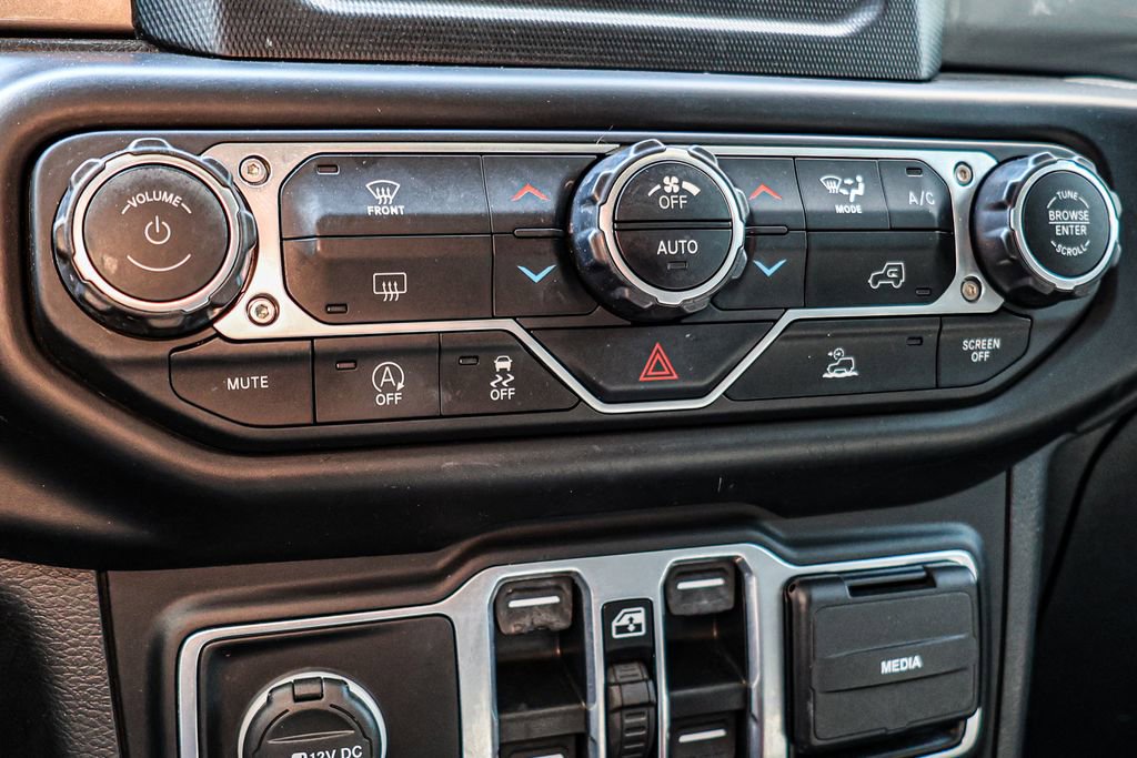 Used 2021 Jeep Wrangler Unlimited Sahara image 38