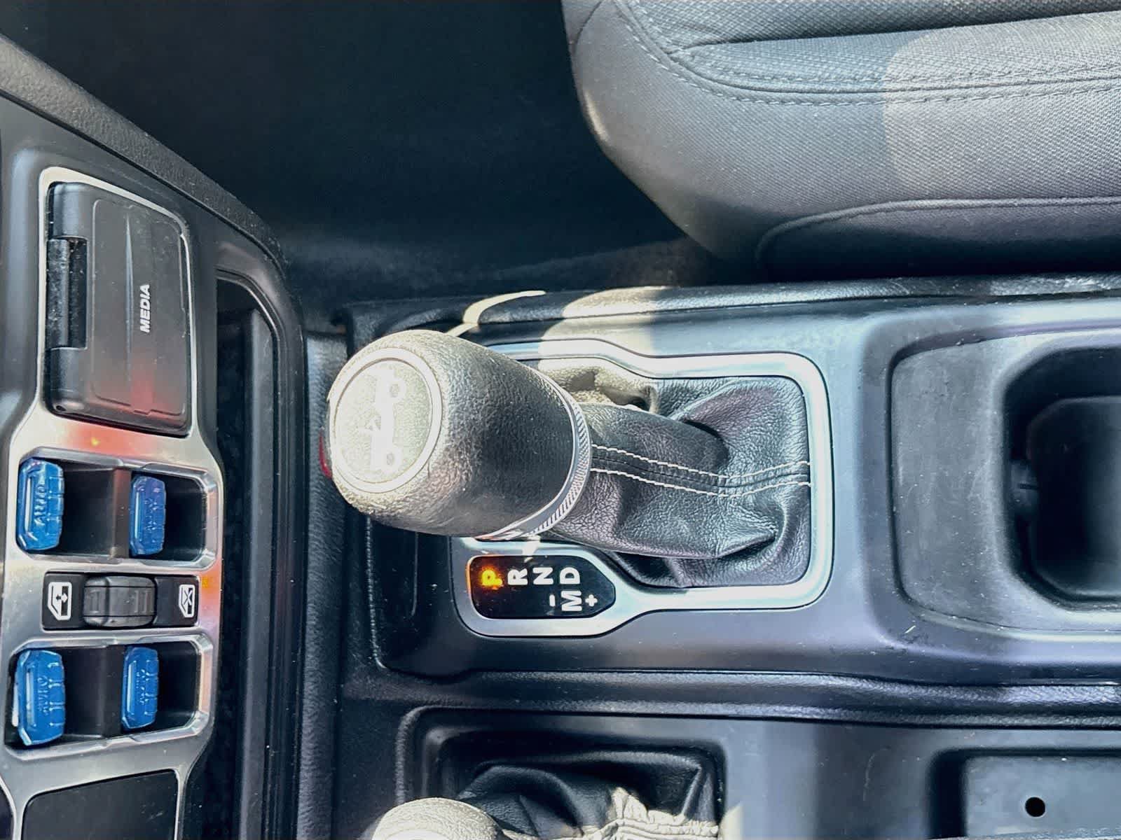 Used 2019 Jeep Wrangler Unlimited Sahara AWD/4WD image 16