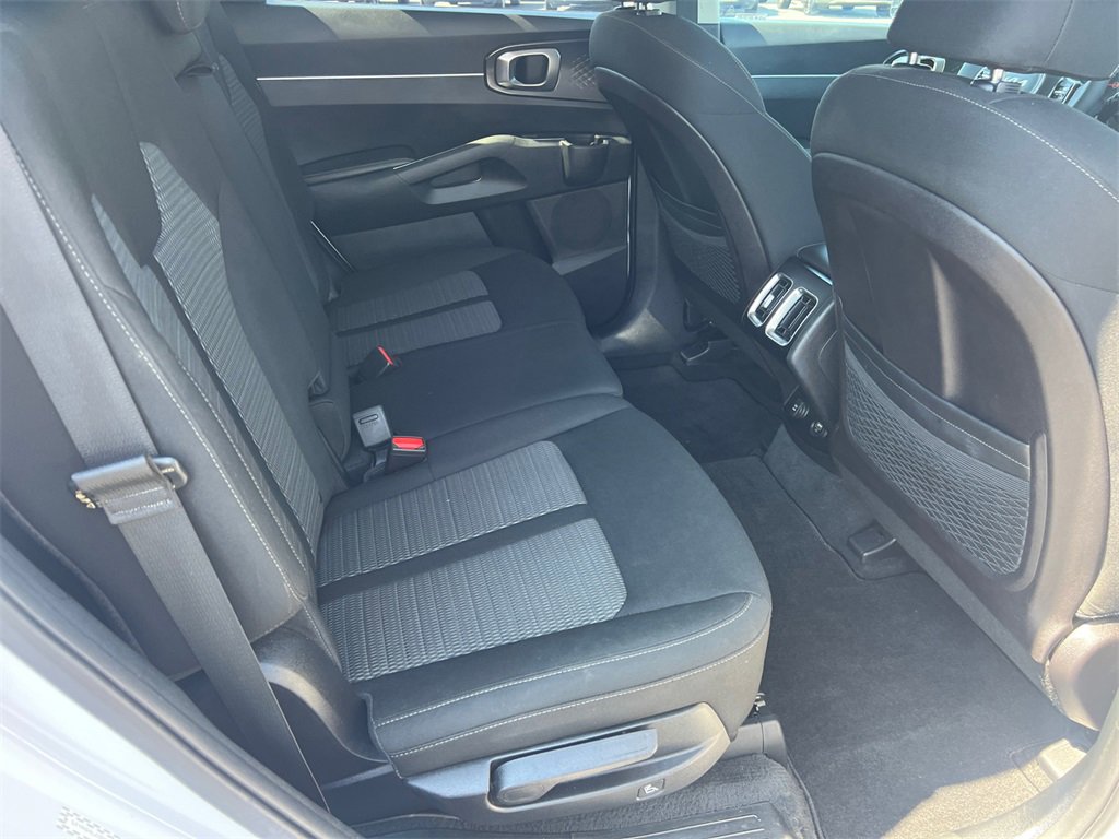Used 2022 Kia Sorento LX image 15