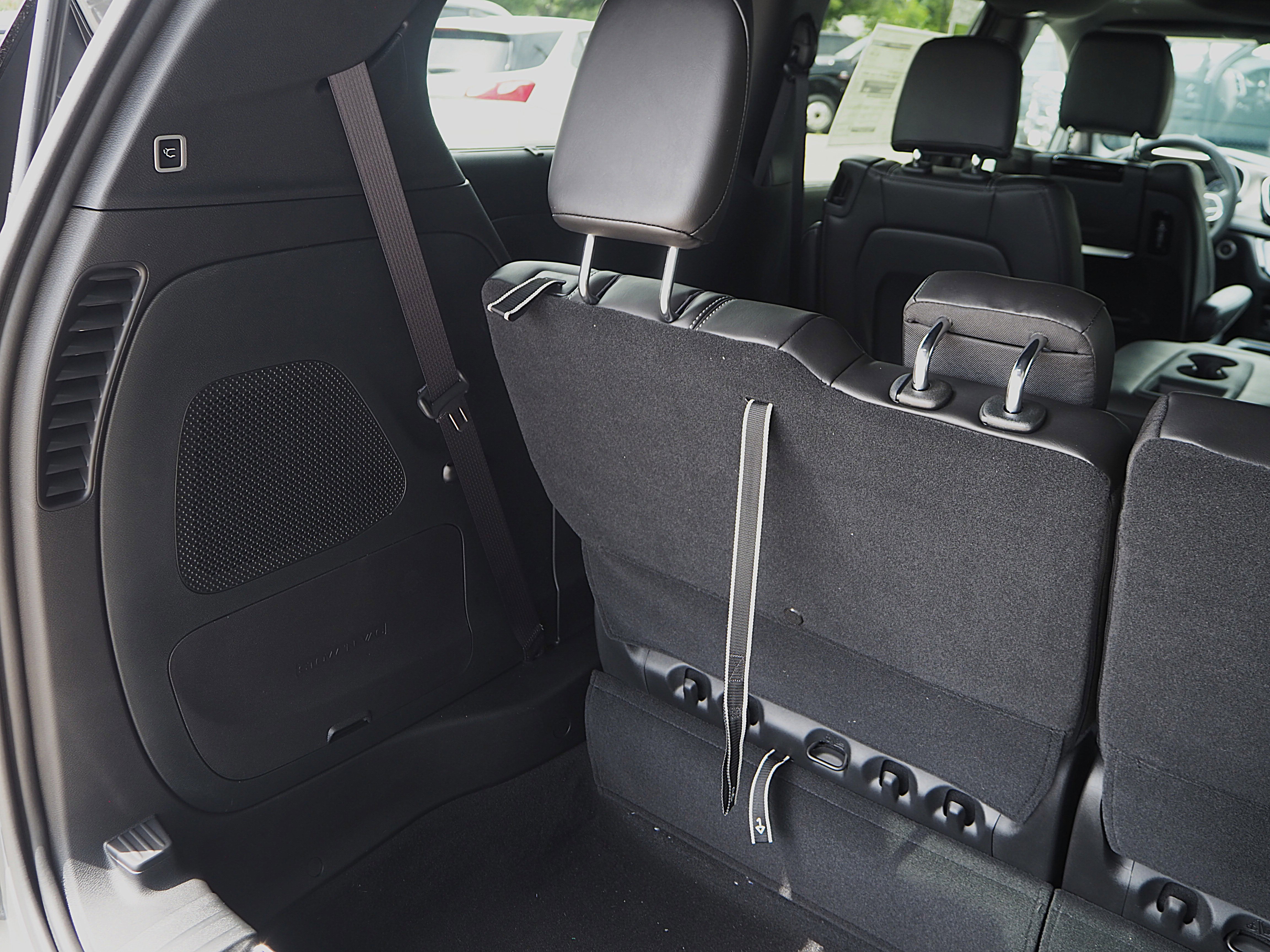 New 2025 Chrysler Pacifica Select w/ Uconnect Theater Family Group FWD image 14