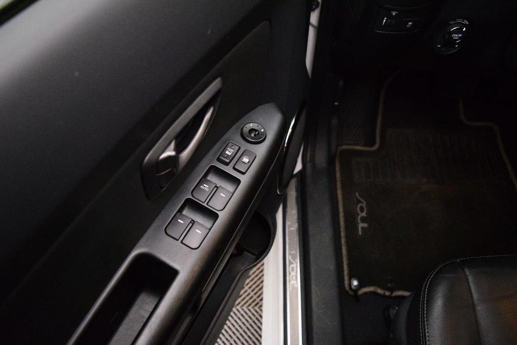 Used 2011 Kia Soul + FWD image 27