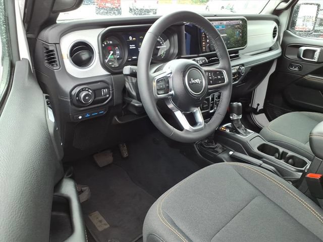 Used 2025 Jeep Wrangler Unlimited Sahara w/ Safety Group AWD/4WD image 15