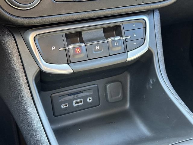 Used 2024 GMC Terrain SLT image 25