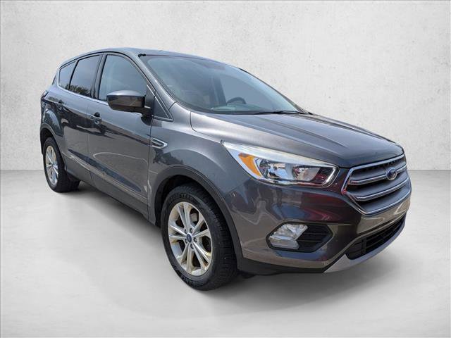Used 2017 Ford Escape SE w/ SE Cold Weather Package FWD image 3