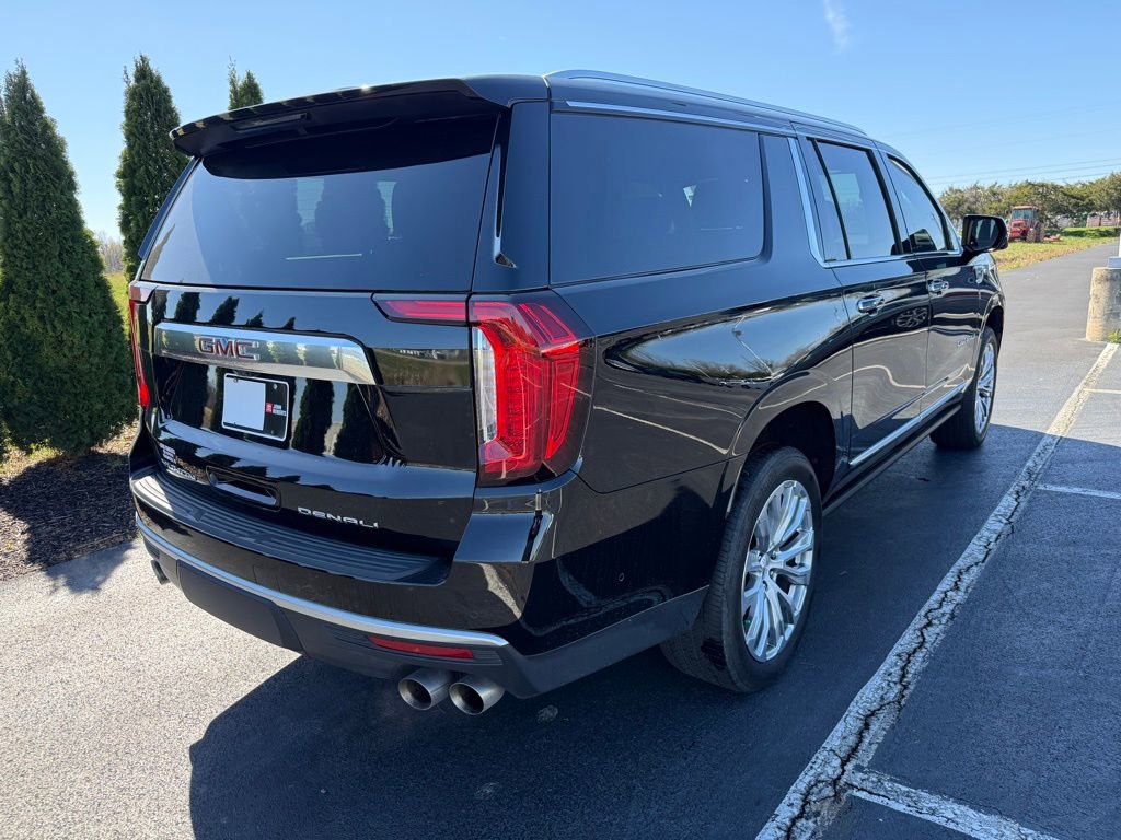 Used 2024 GMC Yukon XL Denali w/ Advanced Technology Package image 2