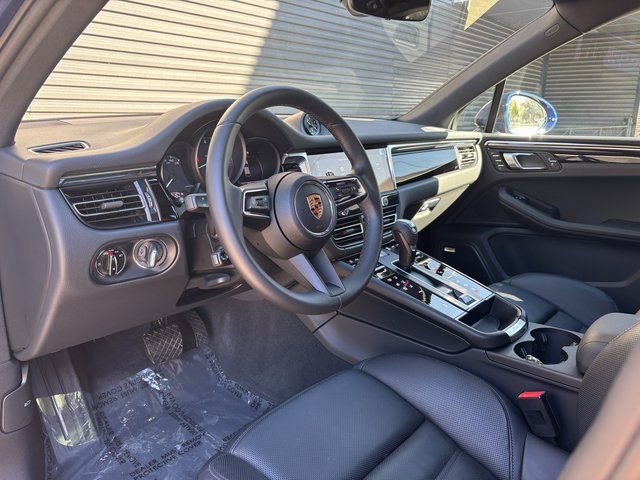 Used 2025 Porsche Macan AWD/4WD image 4