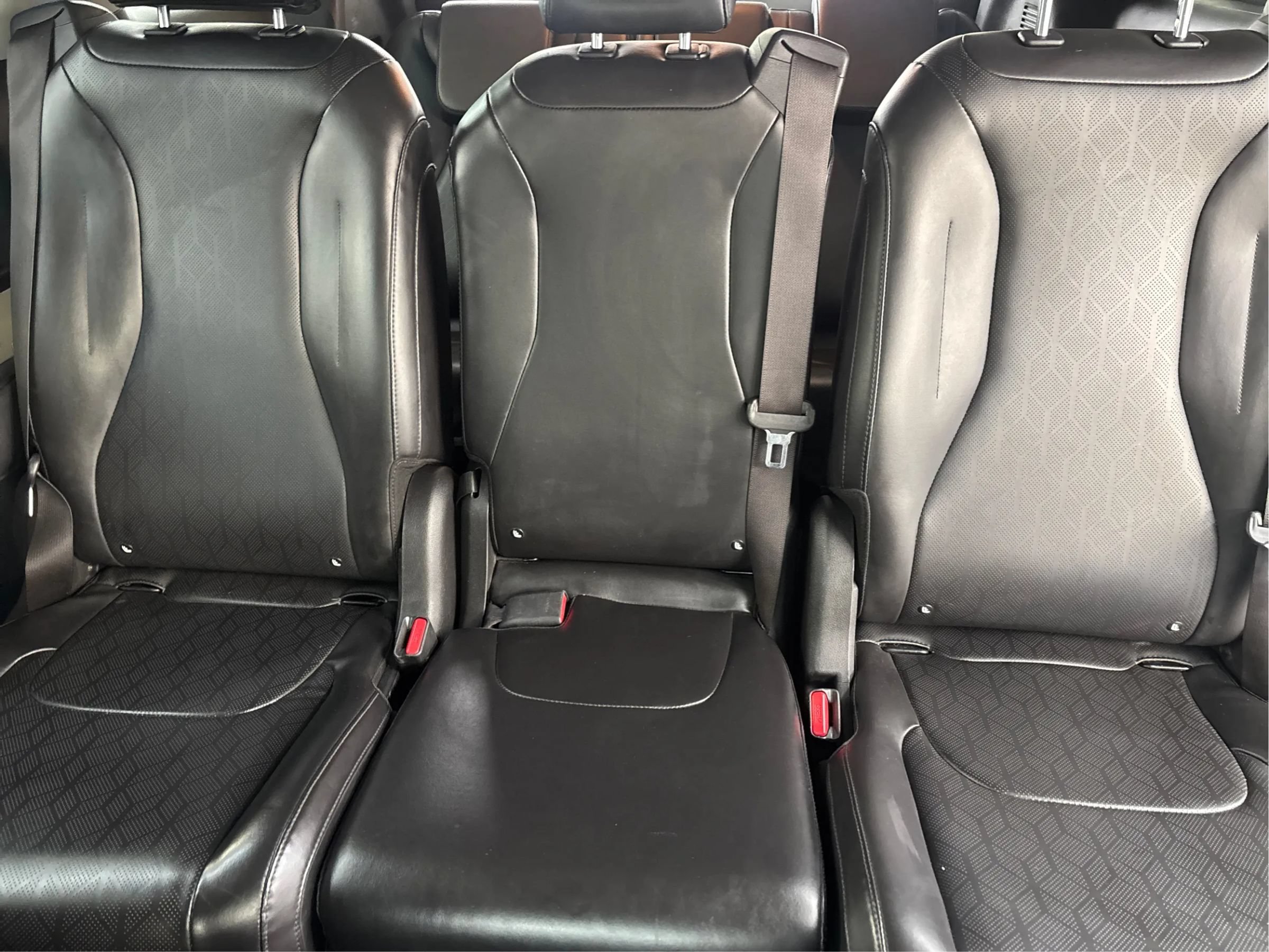 Used 2022 Kia Carnival LX FWD image 46