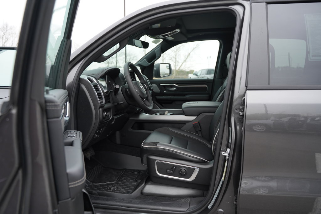 New 2026 RAM 1500 Laramie w/ Night Edition AWD/4WD image 12