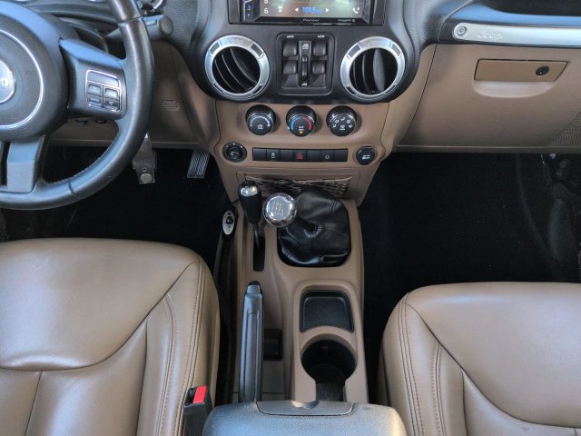 Used 2015 Jeep Wrangler Unlimited Rubicon AWD/4WD image 18