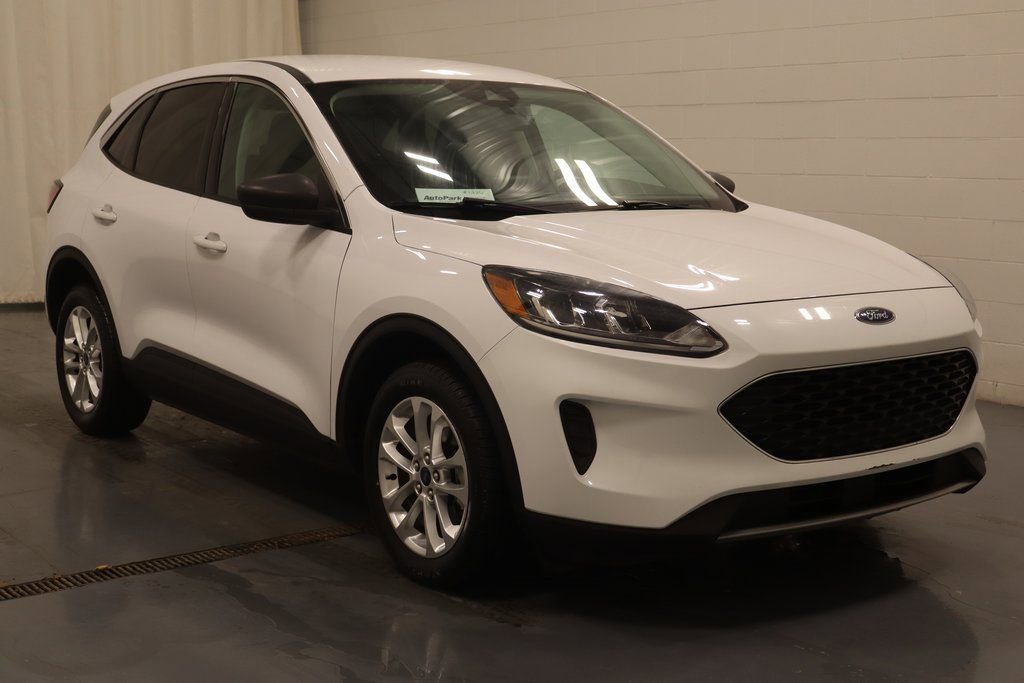 Used 2022 Ford Escape SE image 2