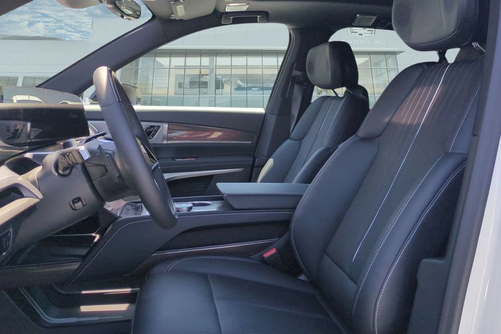 New 2027 Cadillac Vistiq Sport w/ LPO, Floor Liner Package AWD/4WD image 13