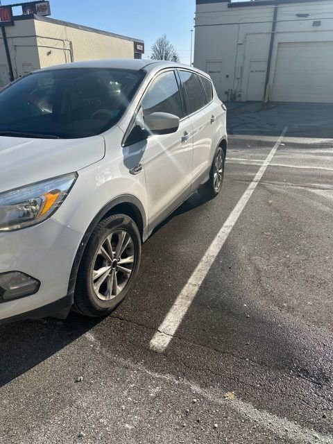 Used 2017 Ford Escape SE image 6