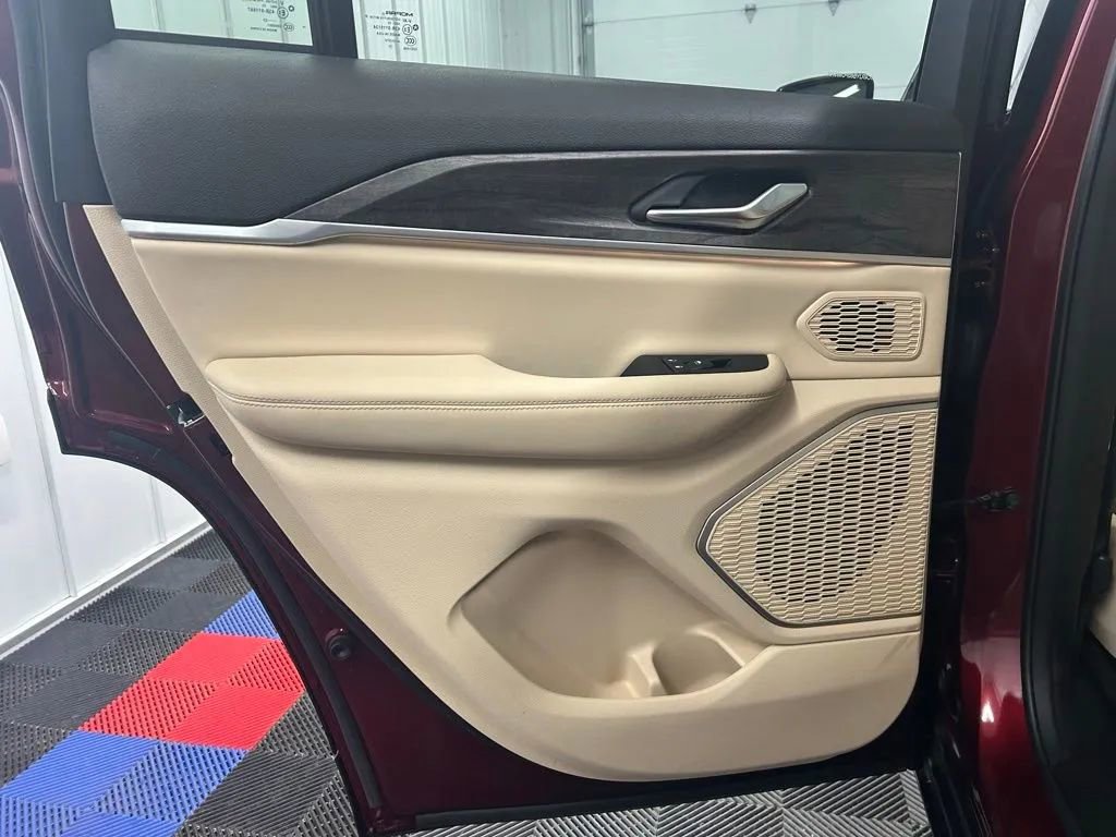 Used 2023 Jeep Grand Cherokee 4WD 4xe image 13