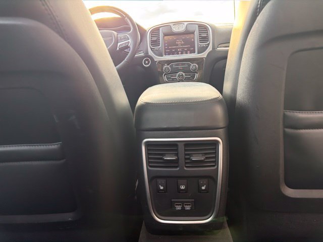 Used 2015 Chrysler 300 C w/ Light Group RWD image 26