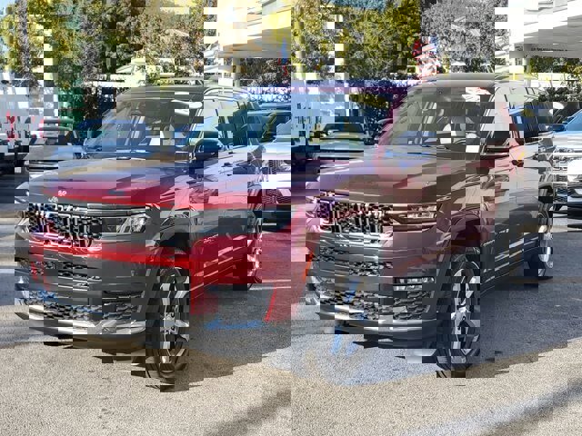 Used 2022 Jeep Grand Cherokee L Limited image 3