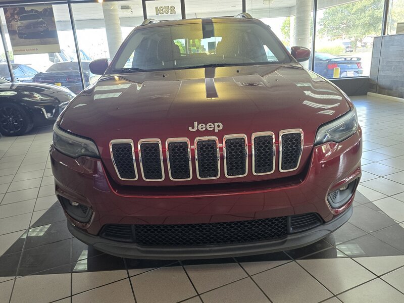 Used 2019 Jeep Cherokee Latitude w/ Cold Weather Group FWD image 2