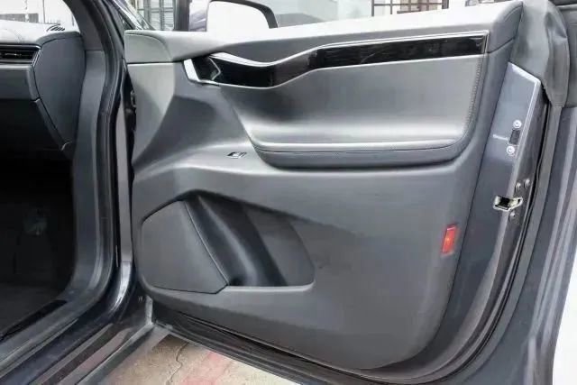 Used 2018 Tesla Model X 100D image 50