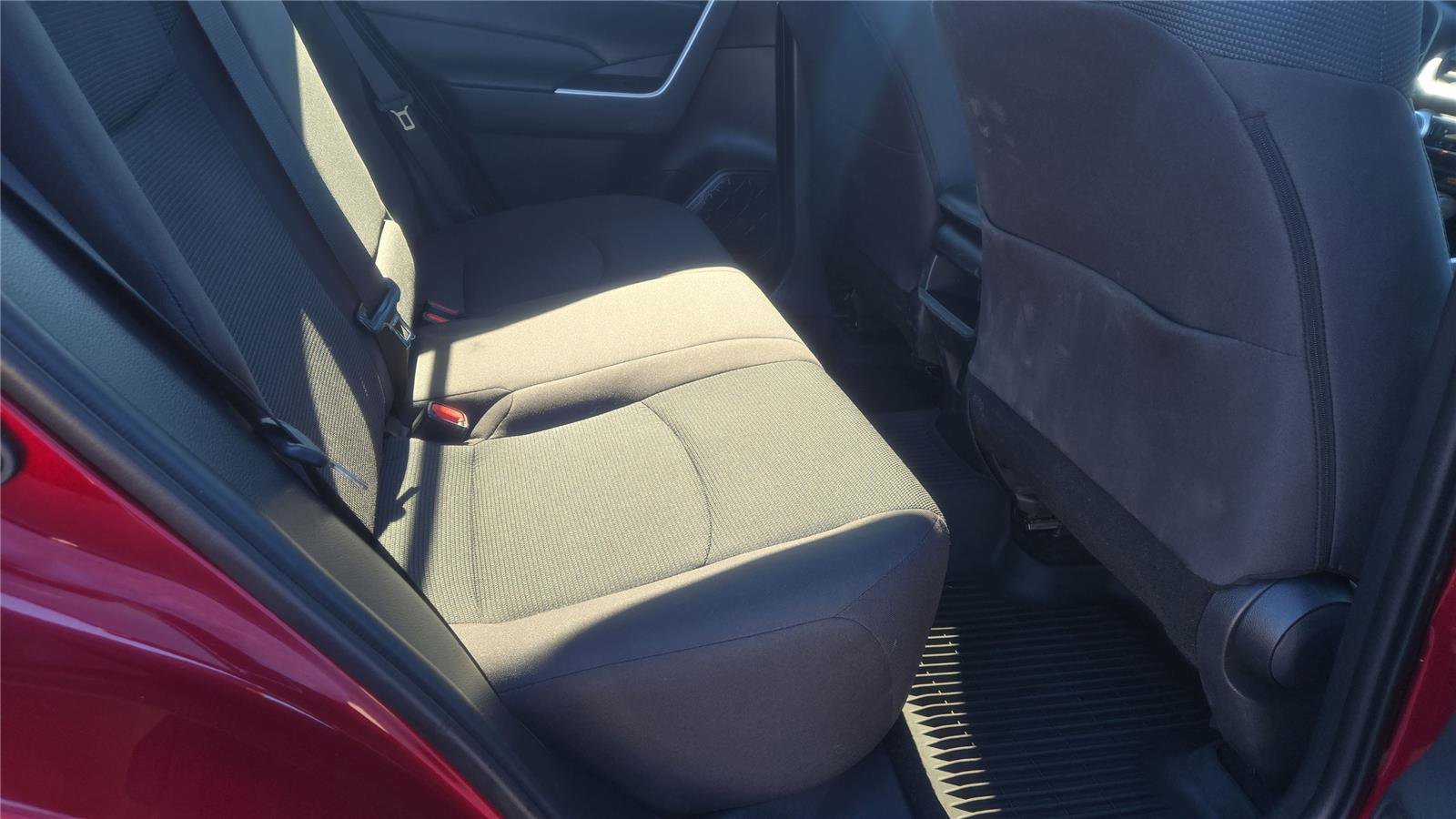 Used 2021 Toyota RAV4 LE image 23