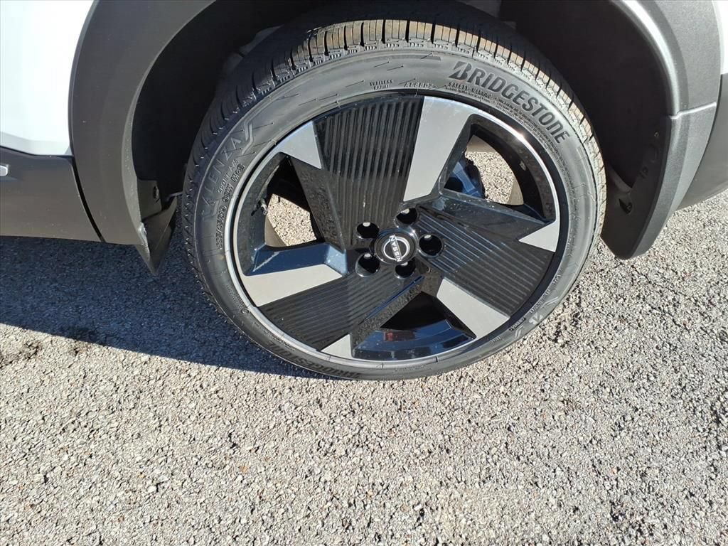 New 2026 Nissan Kicks SR FWD image 4