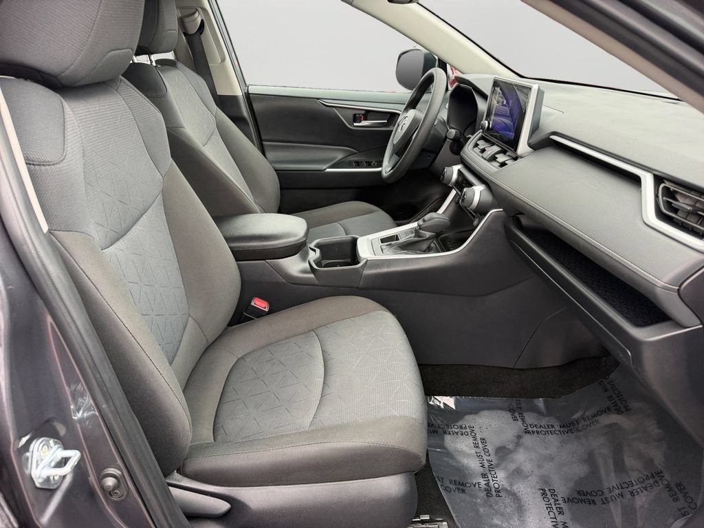 Used 2025 Toyota RAV4 XLE AWD/4WD image 8