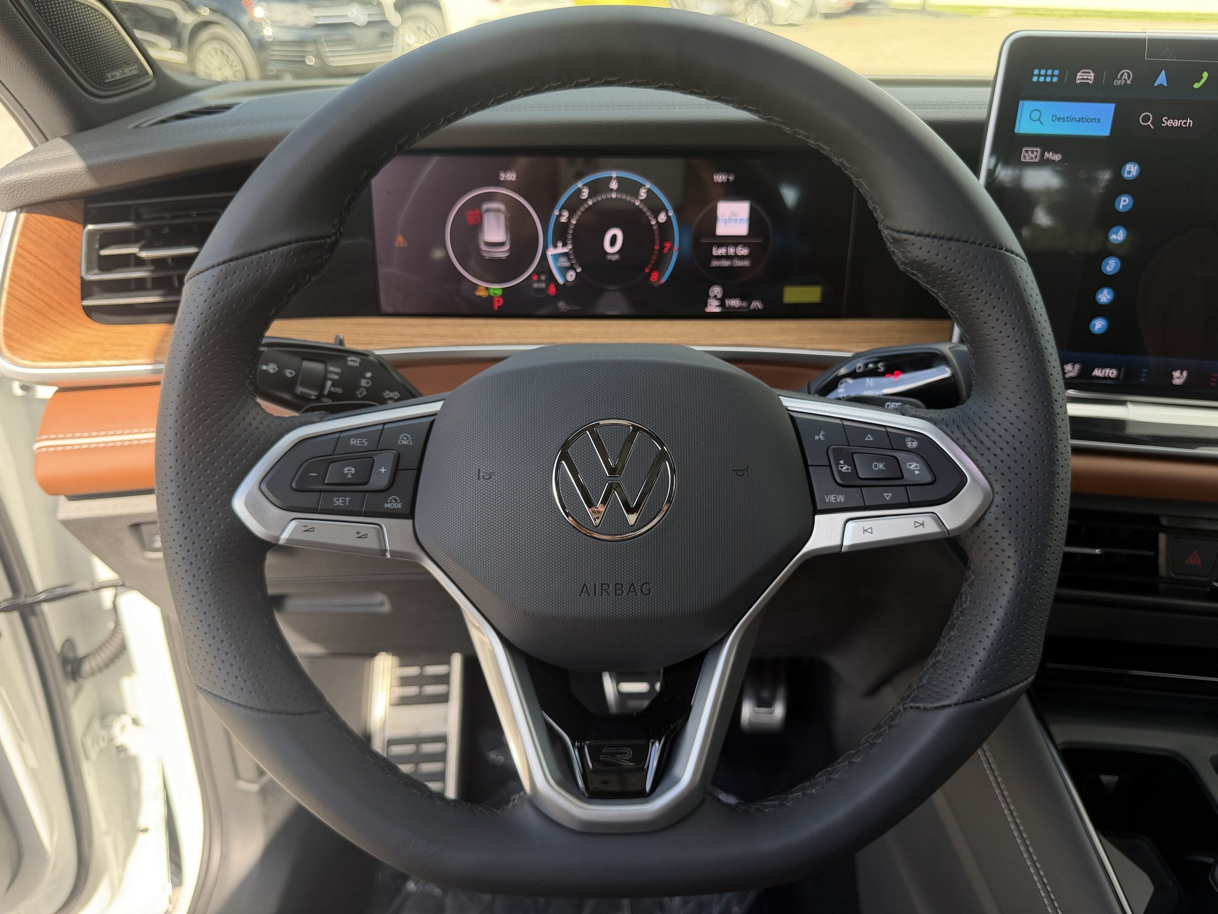 New 2026 Volkswagen Tiguan SEL R-Line AWD/4WD image 32