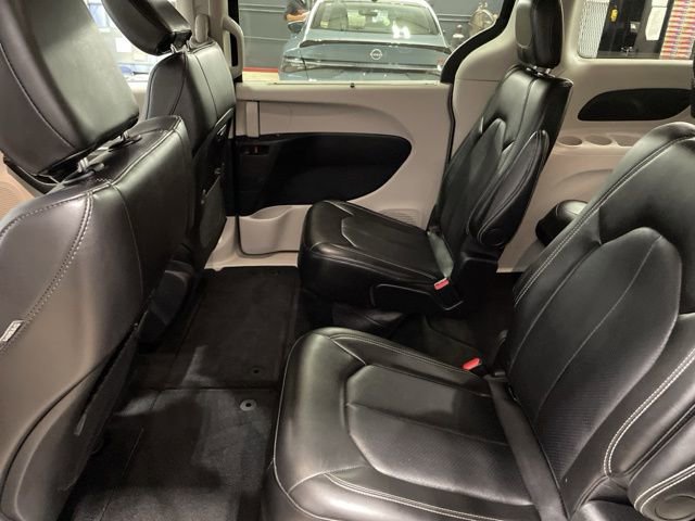 Used 2024 Chrysler Pacifica Touring-L image 25