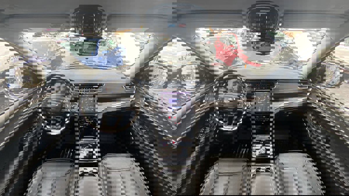 Used 2022 Jeep Grand Cherokee Limited image 32