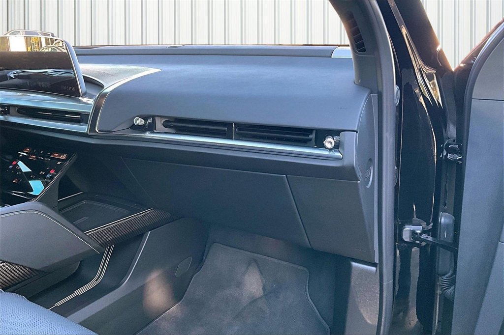 Used 2026 Cadillac Vistiq Sport image 12