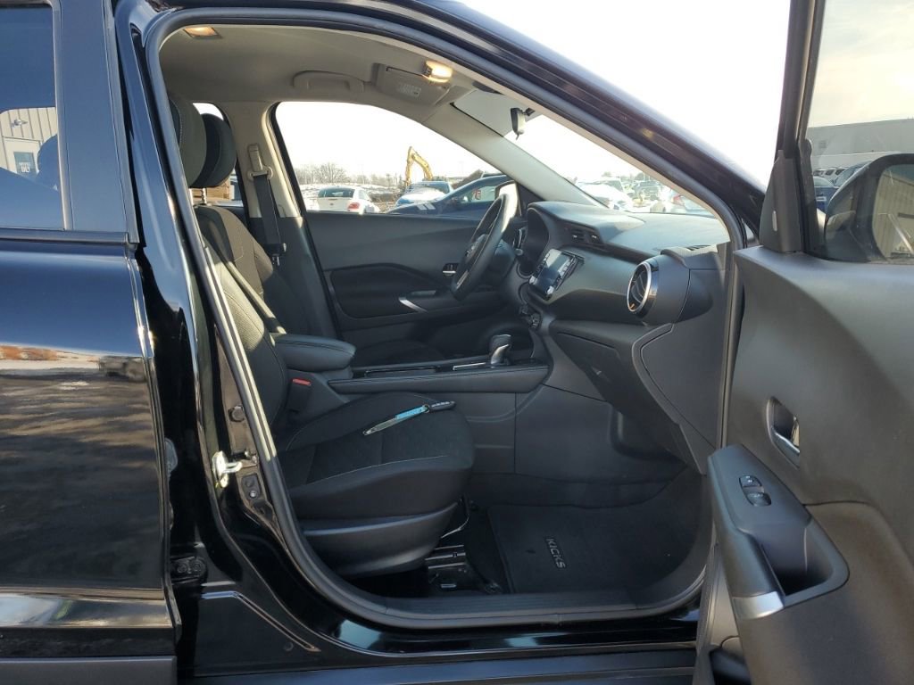 Used 2022 Nissan Kicks SV image 37