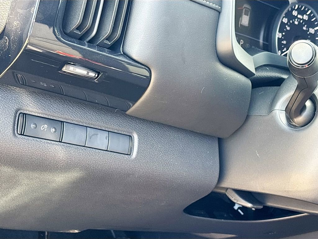 Used 2025 Nissan Pathfinder S image 10