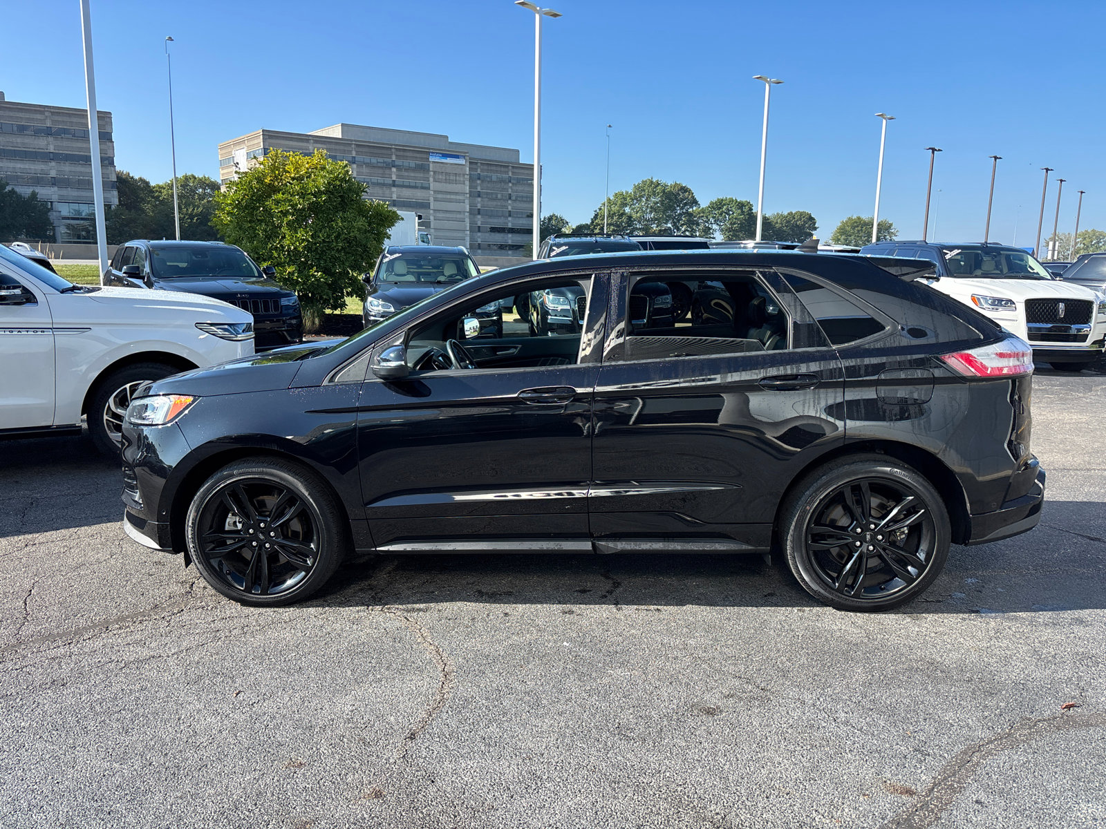 Used 2020 Ford Edge ST w/ Equipment Group 401A image 4