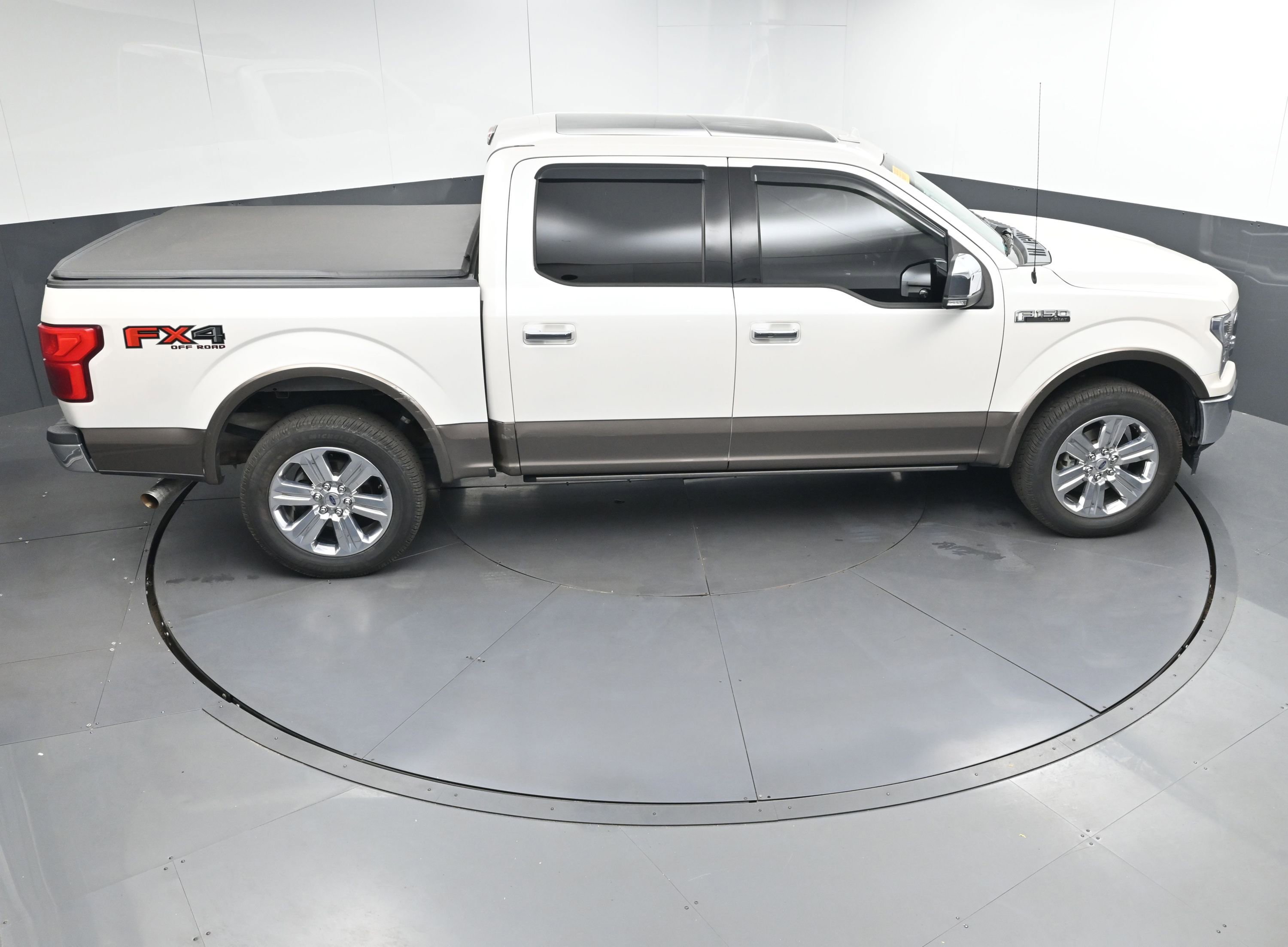 Used 2018 Ford F150 Lariat w/ Equipment Group 502A Luxury image 45