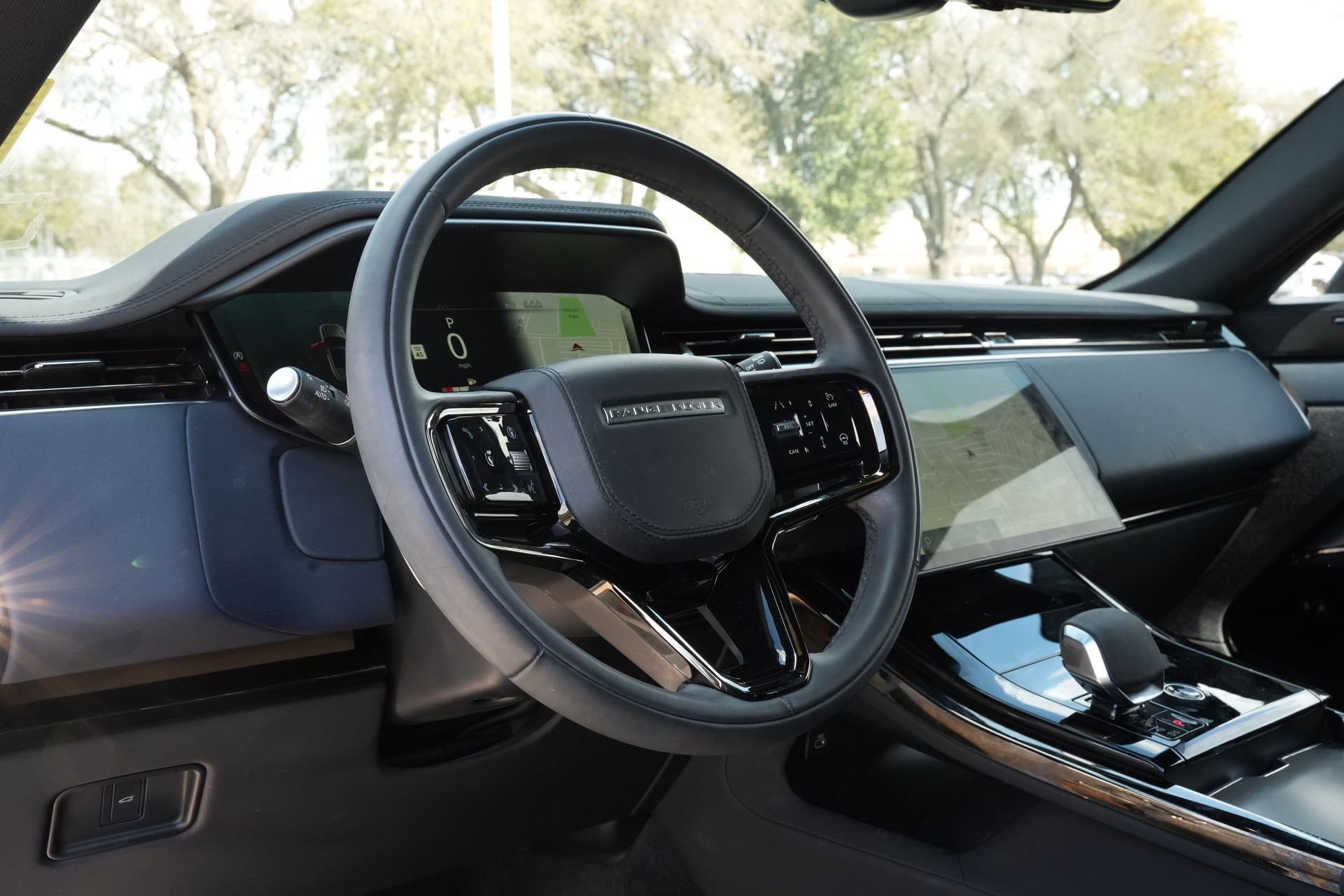 Used 2024 Land Rover Range Rover Sport SE image 17