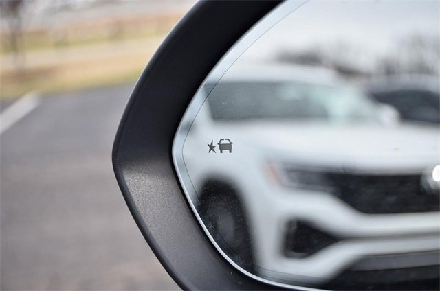 Used 2024 Buick Envision Preferred image 11