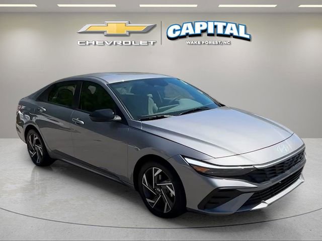 Used 2025 Hyundai Elantra Sport w/ Cargo Package FWD image 7