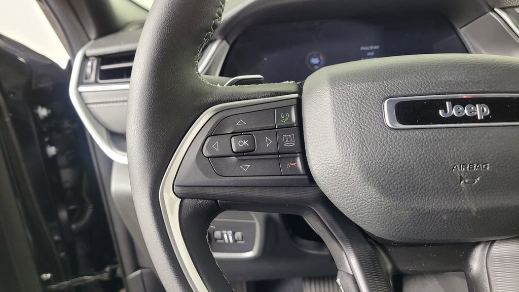 New 2025 Jeep Grand Cherokee Laredo w/ Luxury Tech Group I image 17