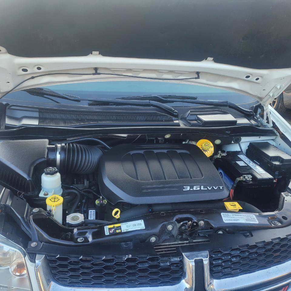 Used 2018 Dodge Grand Caravan SE w/ UConnect Hands-Free Group image 29