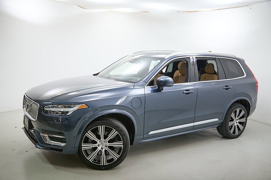 Certified 2024 Volvo XC90 T8 Ultimate w/ Protection Package image 3