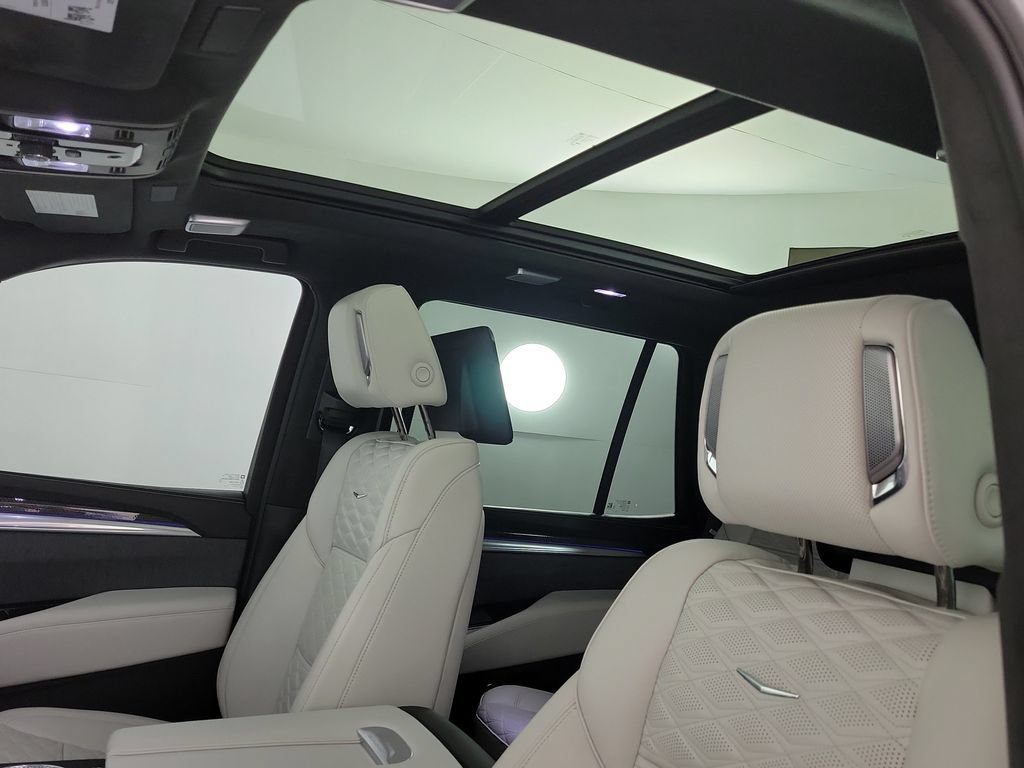 Used 2025 Cadillac Escalade V AWD/4WD image 18