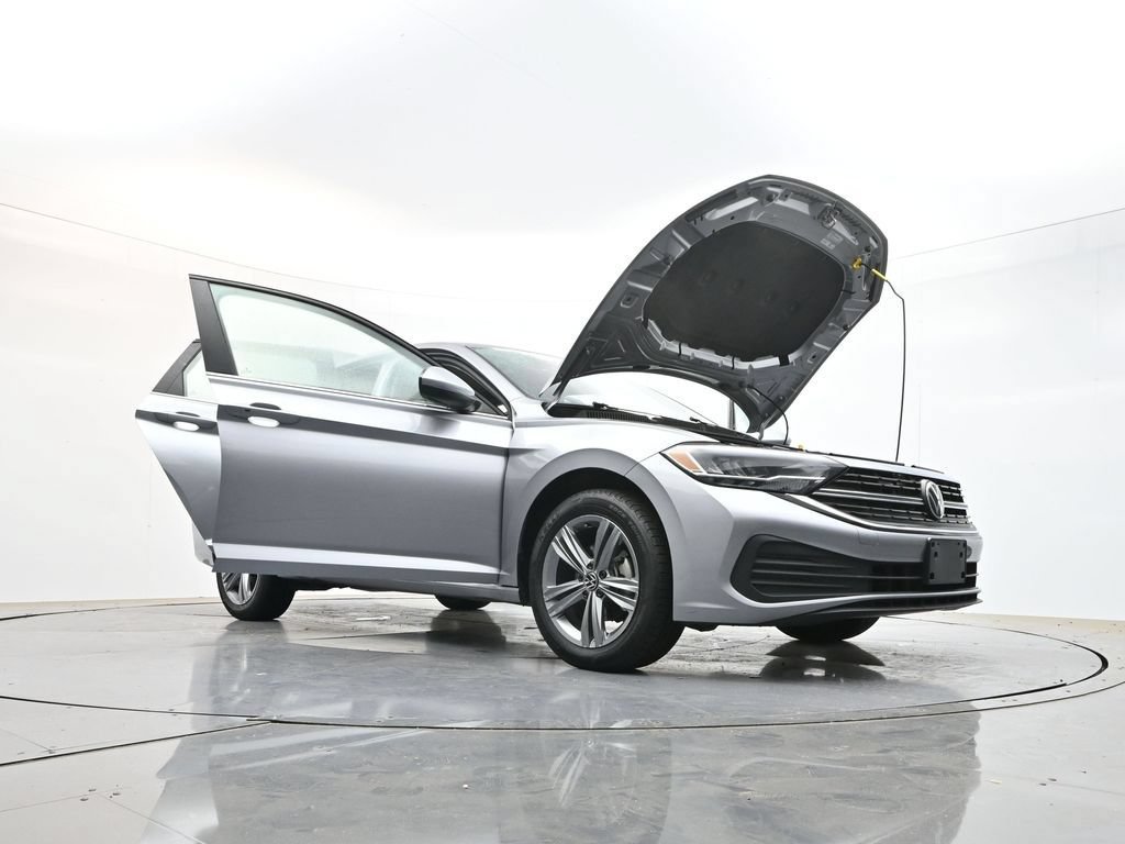 Used 2024 Volkswagen Jetta SE FWD image 40