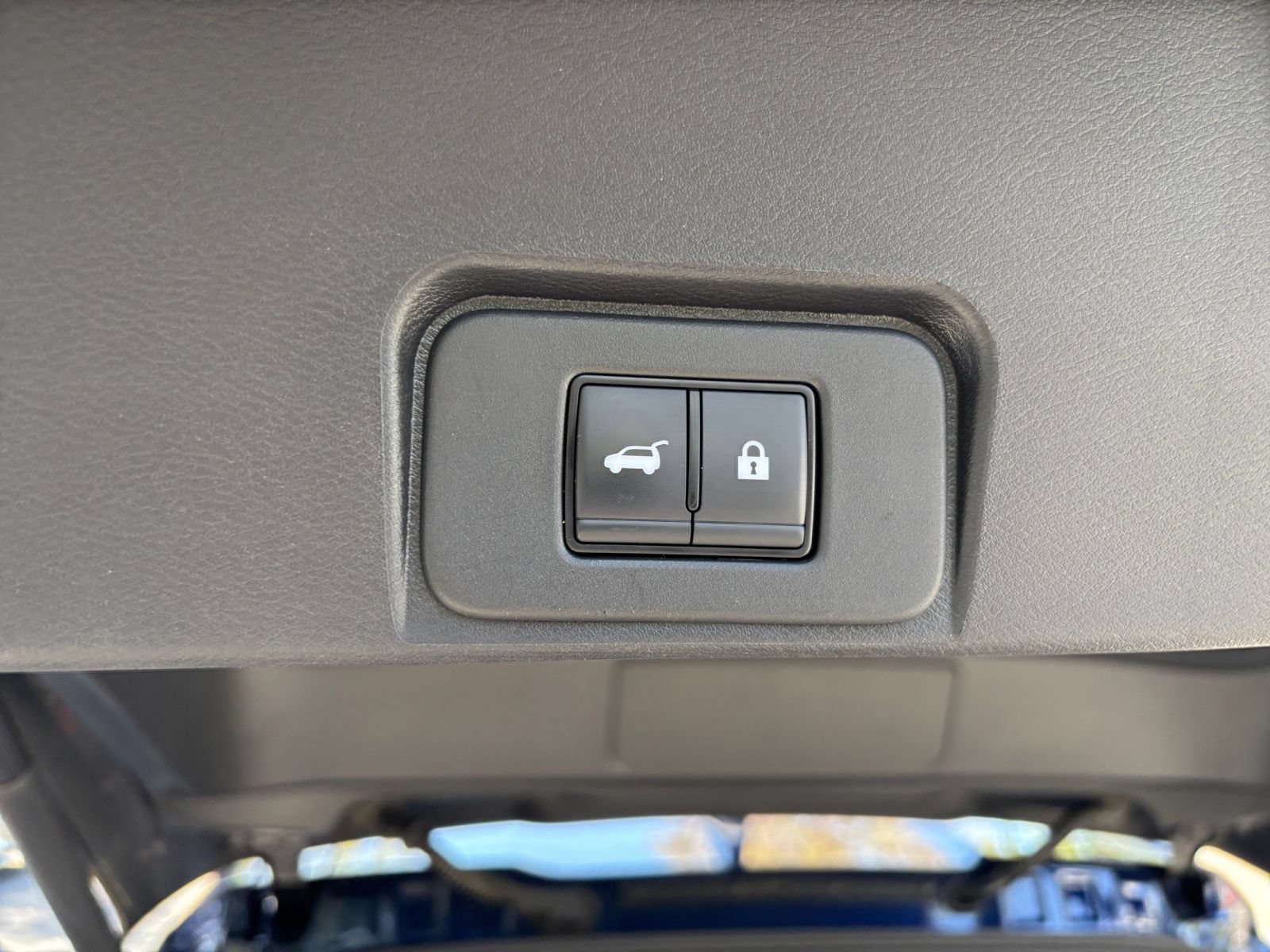 Used 2025 Nissan Rogue SV FWD image 22