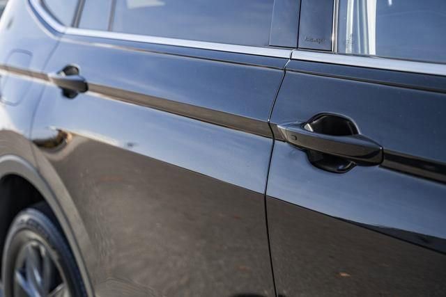 Used 2022 Volkswagen Tiguan SE w/ Panoramic Sunroof Package image 16