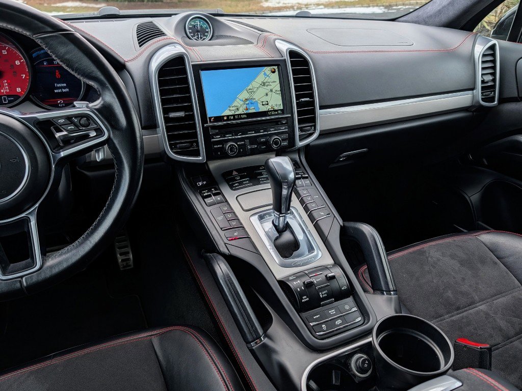 Used 2016 Porsche Cayenne GTS image 17